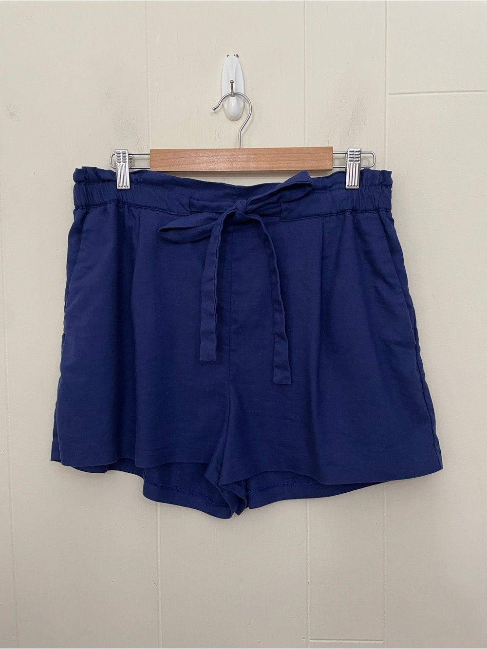 Express Shortie High Rise Size L Linen Blend Blue Pull On Shorts Pockets Summer